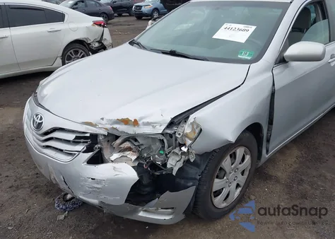 2010 Toyota Camry Le z USA, uszkodzony, nr VIN 4T1BF3EK5AU055939